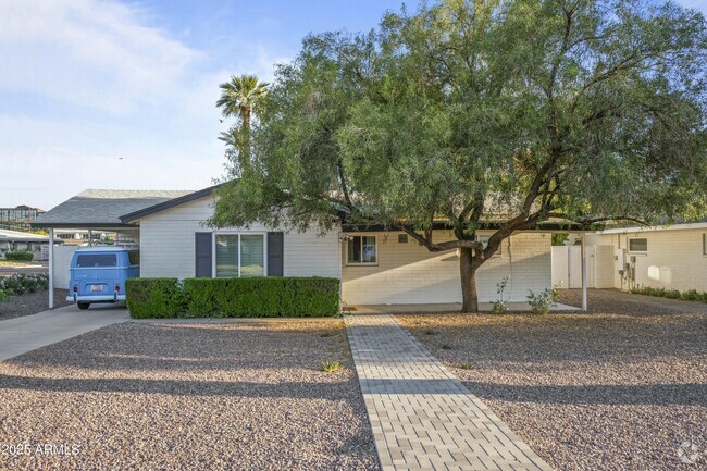 Building Photo - 3547 E Meadowbrook Ave Rental