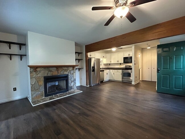 Photo - Cute Studio, Big Porch, Great Location!