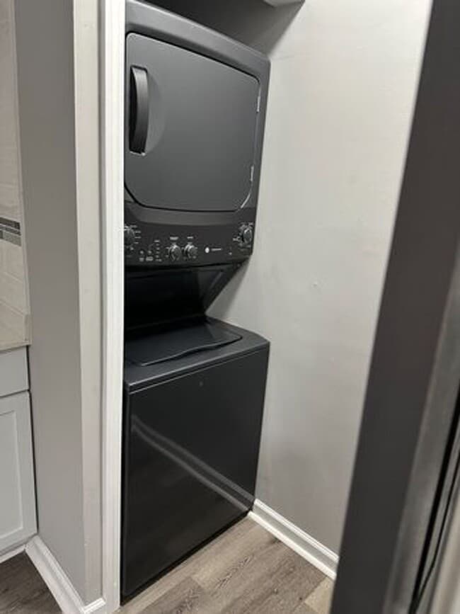 Photo - Irvington Living II: Renovated Comfort in ... Unit 4801-16