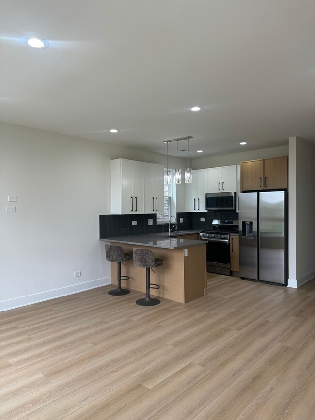 Photo - 3723 S Lake Park Ave Unidad 0