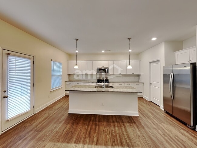 Photo - 106 Oscar Ct