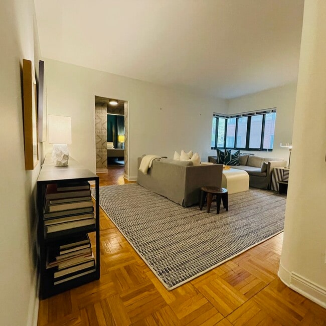 Main living space - 5048 N Marine Dr Unit 23