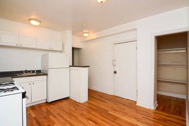 Photo - 1352 N Dearborn St Unit 106