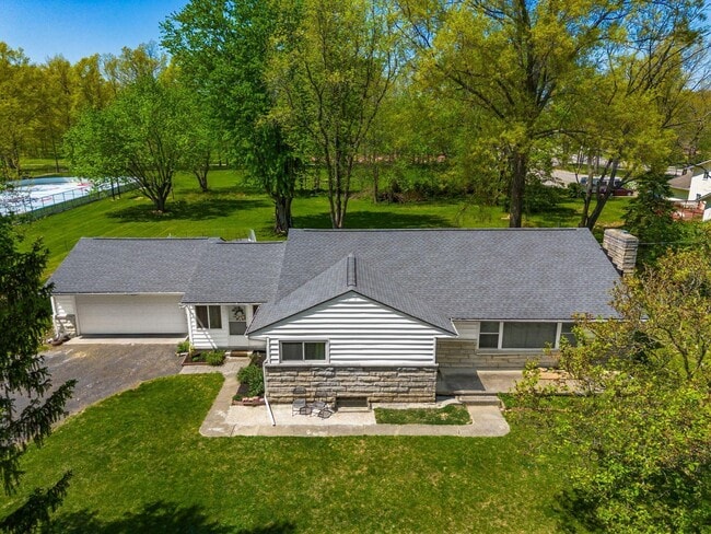 Photo - 711 Country Club Rd