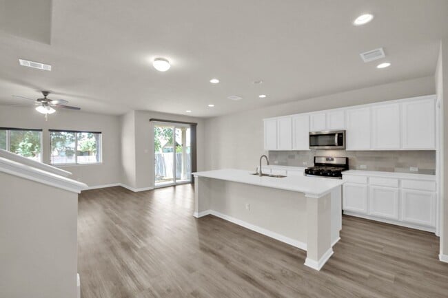 Photo - 1829 Leander Dr