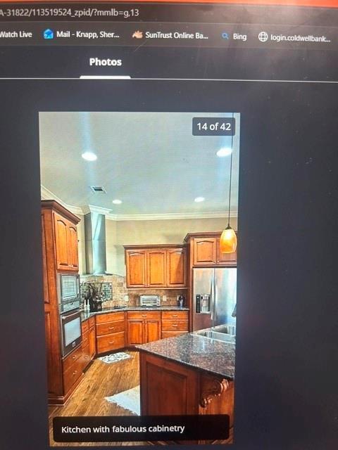 285 Pine Dr