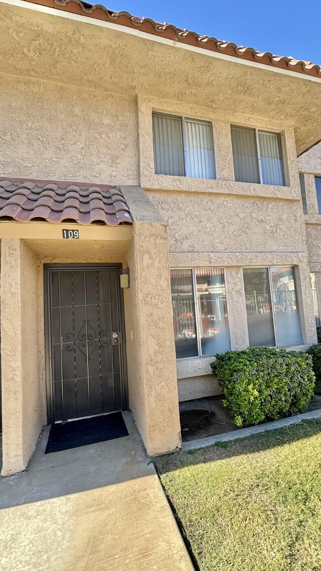 Building Photo - 2 Bedrooms Townhome
Availble For Rent in I... Unit #109