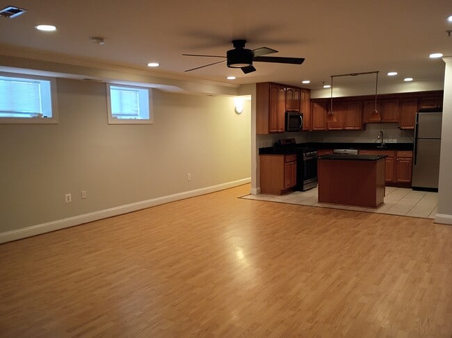 Building Photo - 1300 Taylor St NW Unit 3 Rental