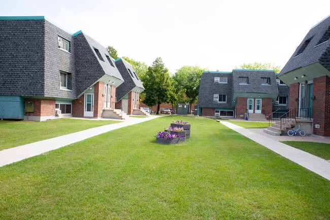 Courtyard Area - 88 Southpark Drive