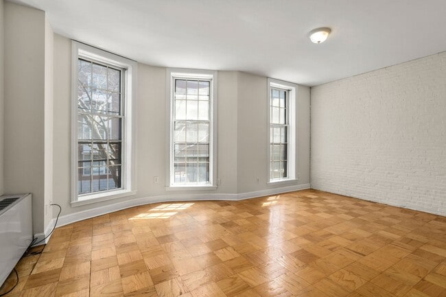 Building Photo - Beacon Hill 1 bed in elevator building