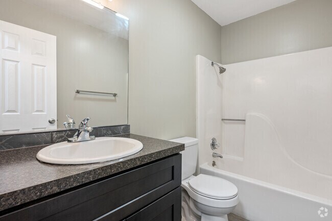 2BR, 1.5BA Townhouse - 1,000SF - Primary Bathroom