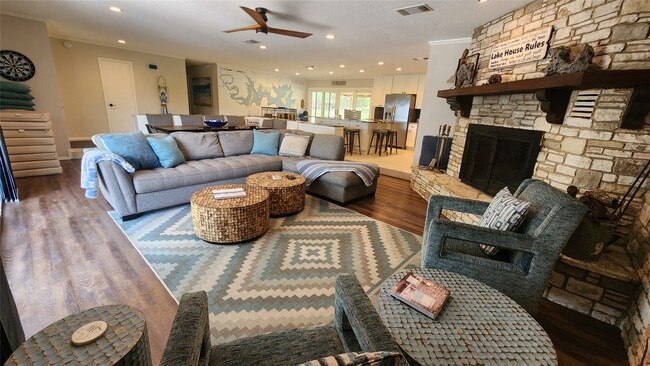 Photo - 2055 Island View