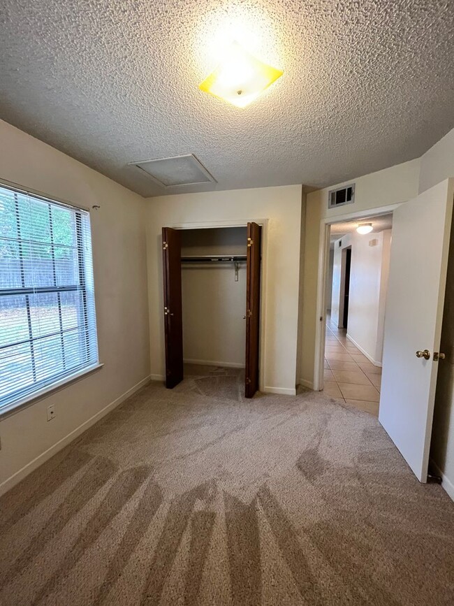 Photo - 133 Classic Ct