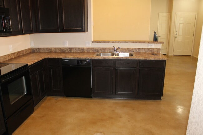 Photo - 220 Anne Louise Dr