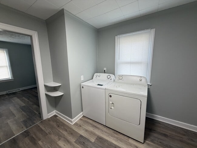 Photo - 711 Dennis St