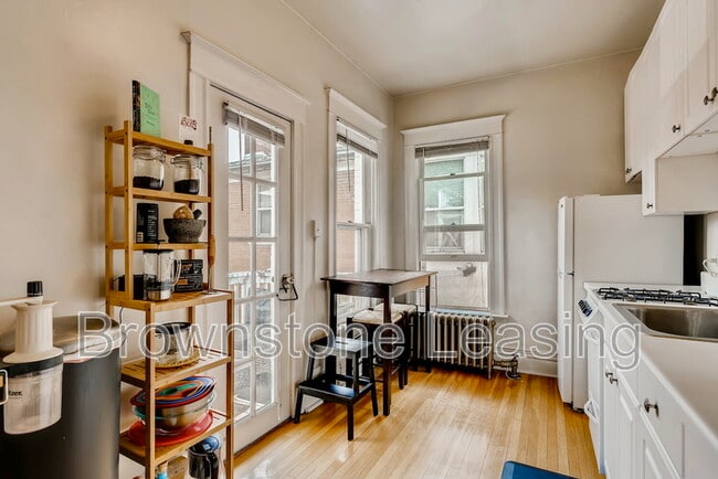 Building Photo - 1124 Emerson St Unit 3 Rental