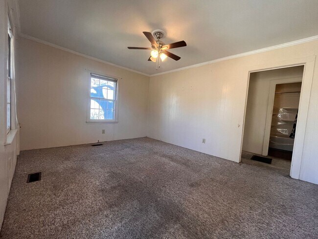 Photo - Charming 2 bedroom, 1 Bathroom Home Walkin...