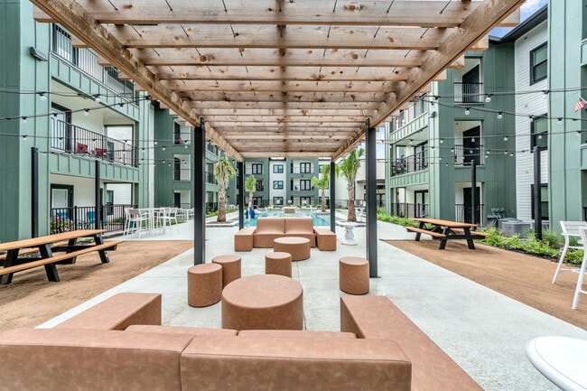 Pool - Avanti Greenwood