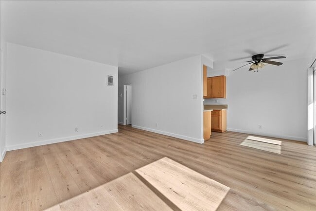 Building Photo - 4932 Lennox Blvd Unit 01 Rental