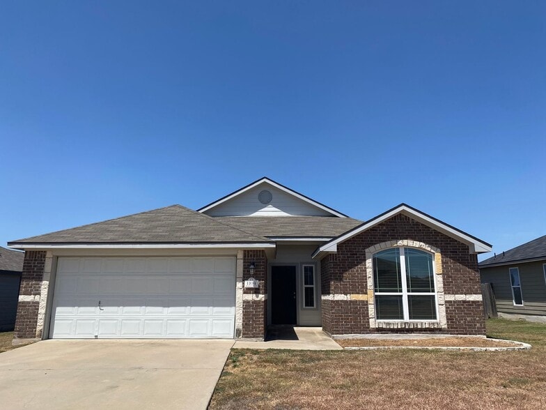 1104 Jamestown Dr