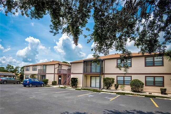 Building Photo - 4022 Beaver Ln Unit 700D