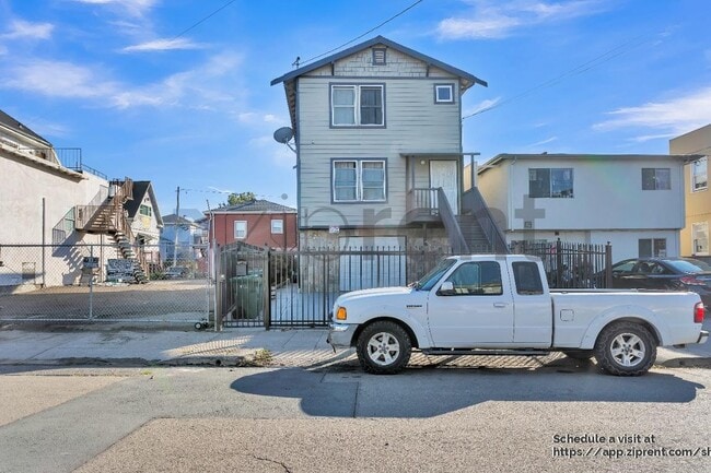 Photo - 655 Brockhurst St