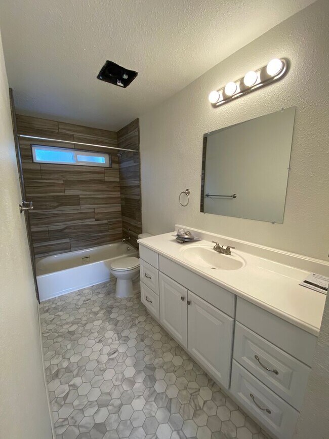 Photo - Townhome 2 Bed/1.5 Bath for Rent at Colony Park!