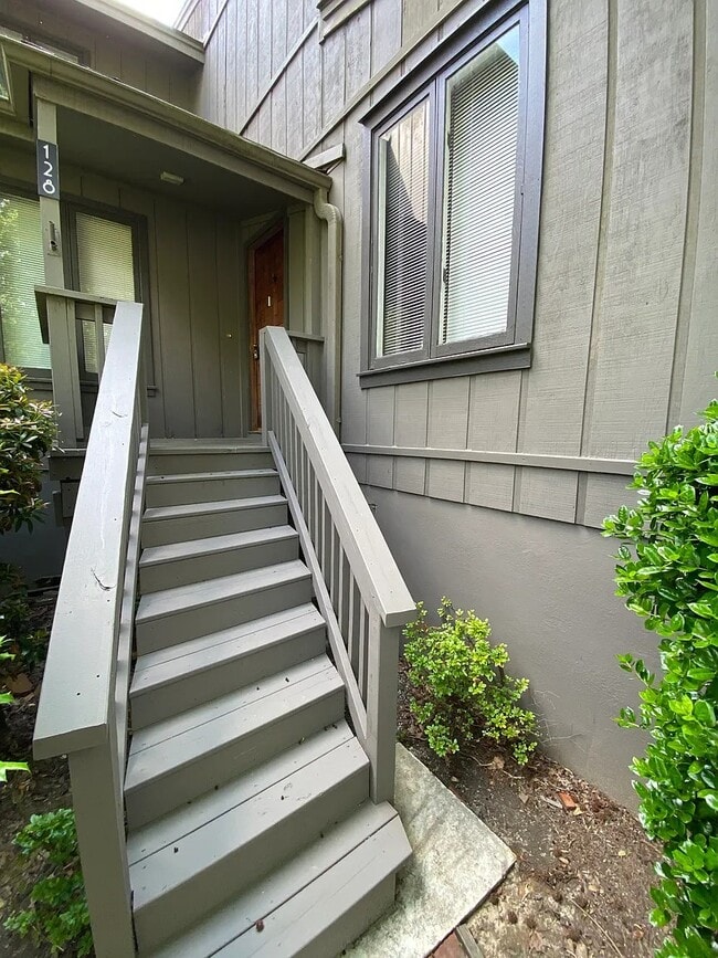 Building Photo - 128 Inglewood Way Unit 128