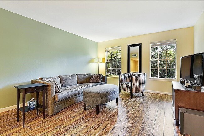 Photo - 361 N Post Oak Ln Unidad 241