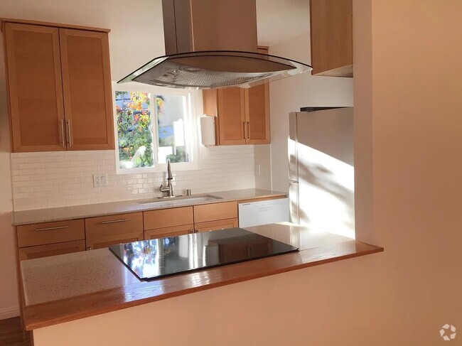 Building Photo - 964 Larrabee St Unit 205 Rental
