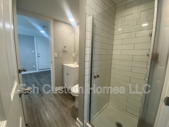 Photo - 218 W King St