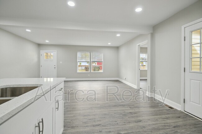 Photo - 1219 Skyview Rd