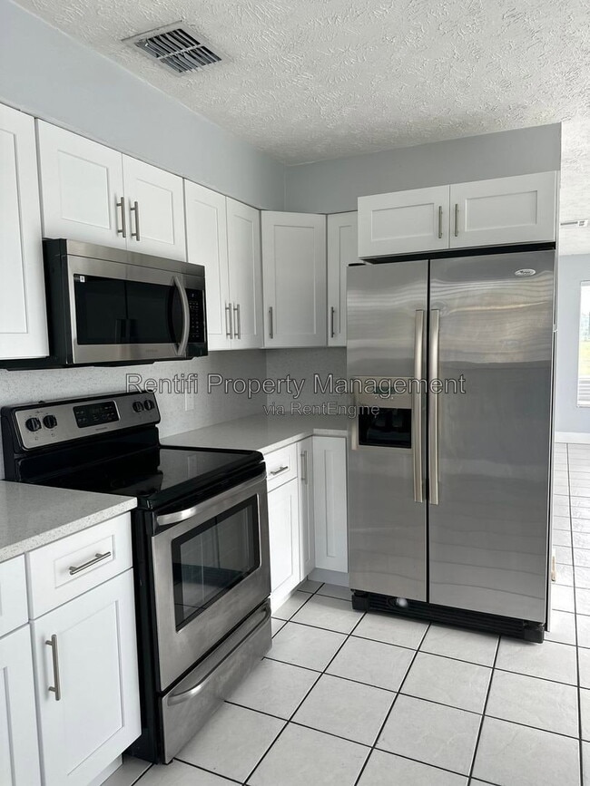 Photo - 717 SE 9th St Unit A