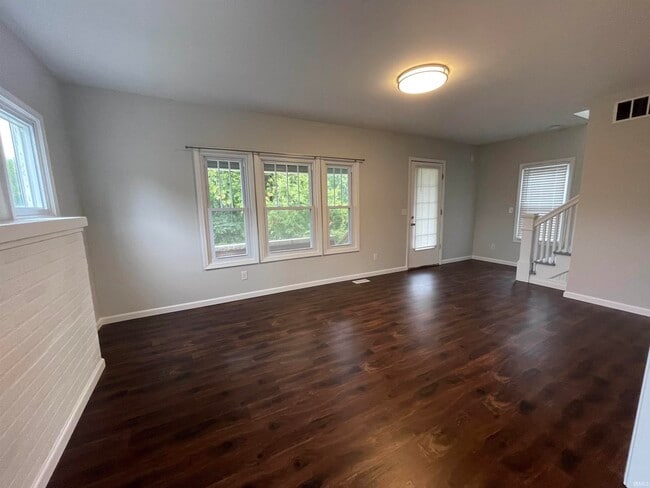 Photo - 600 E 1st St