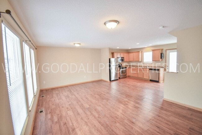 Photo - RENT SPECIAL!!! 2 Bedroom 2.5 Bath Townhome in Urbandale with attached two car garage.