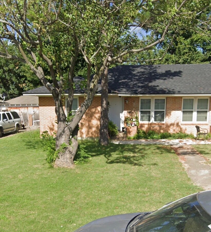 Photo - 2321 Meadow Ln
