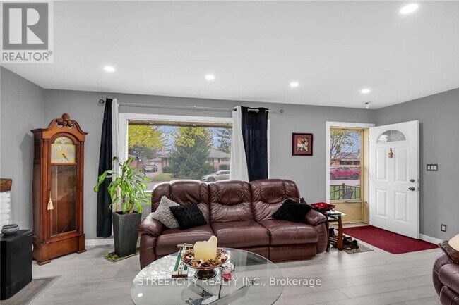 Photo - 200 Renfro Crescent