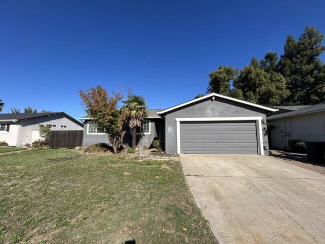 Building Photo - Refreshed 4bed 2bath in Roseville