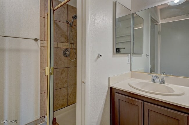 Photo - 5450 Morris St