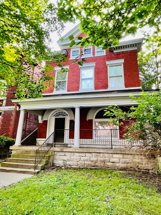 Building Photo - 1239 S Brook St Unit 2