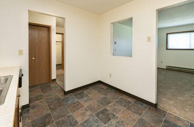 Fargo, ND Maplewood Bend Apartments | Dining