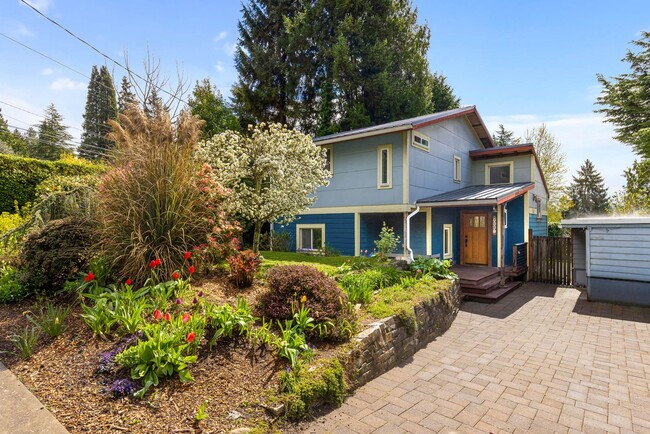 Building Photo - 4061 NE 110th St