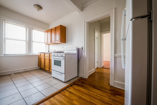 Photo - 8001-09 S Ellis Ave