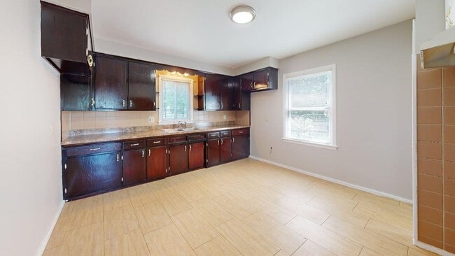 Building Photo - 2 Bedroom Single Family Home