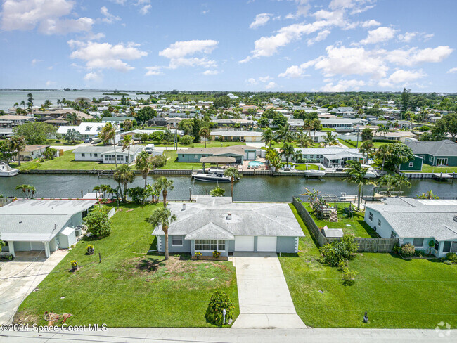 Building Photo - 1655 Wavecrest St Rental