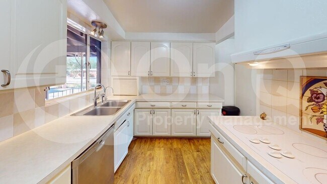 Photo - 6950 E Hawthorne St