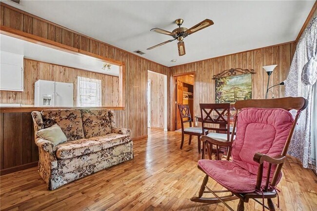Photo - 3944 Fairburn Rd