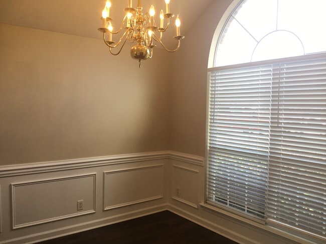 Photo - 55 Carlisle Ln