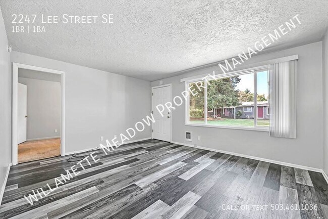 Photo - 2247 Lee St SE