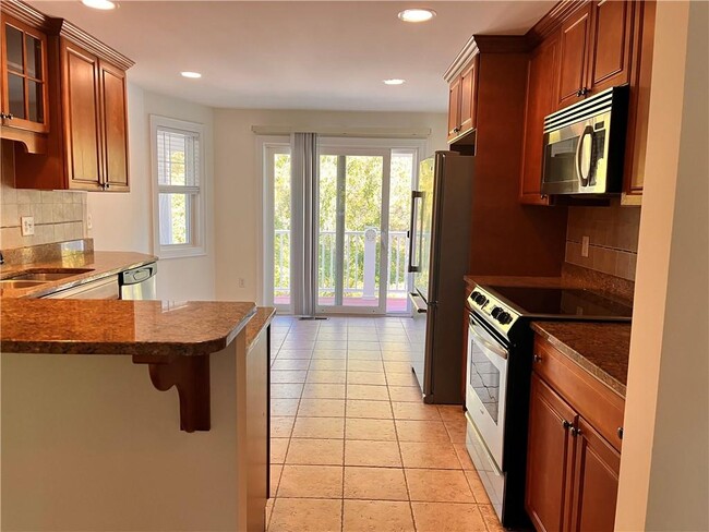 Photo - 33 Starr Dr W